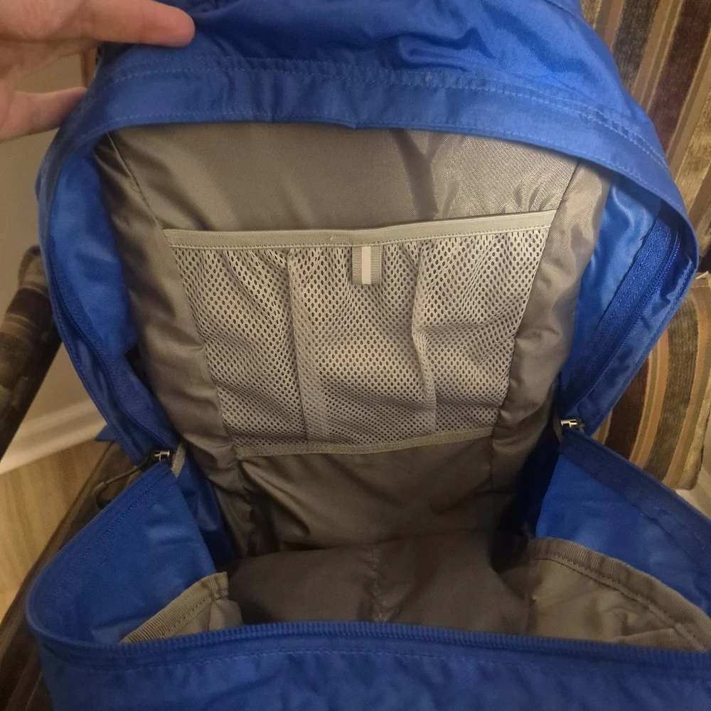 OSPREY Manta 28 Liter Backpack S/M rain Cover Gorpcore Blue - Picture 11 of 16